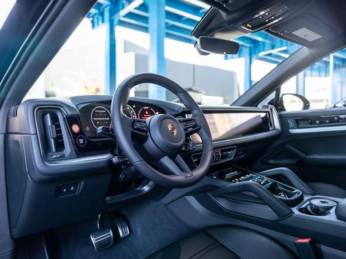 Black Metallic 2026 Porsche Cayenne S