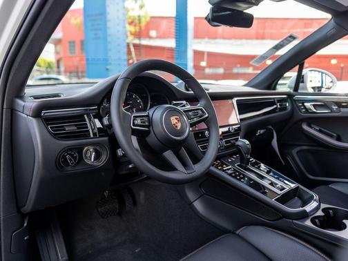 Carrara White 2026 Porsche Macan Macan
