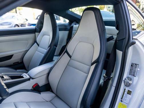 2025 Porsche 911 Carrera