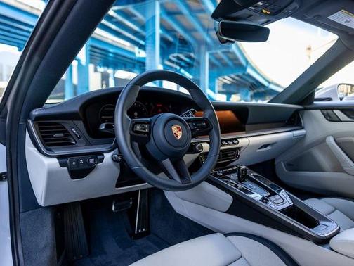 2025 Porsche 911 Carrera