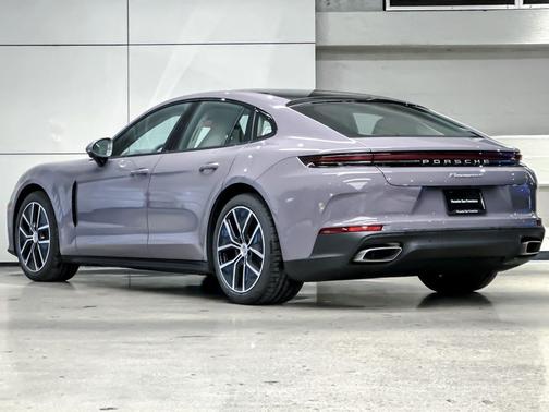 2025 Porsche Panamera 4