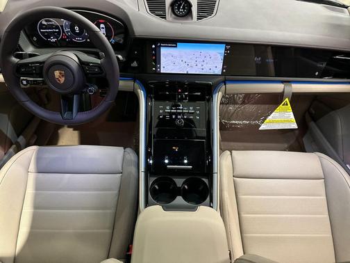 2025 Porsche Panamera 4