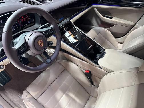 2025 Porsche Panamera 4