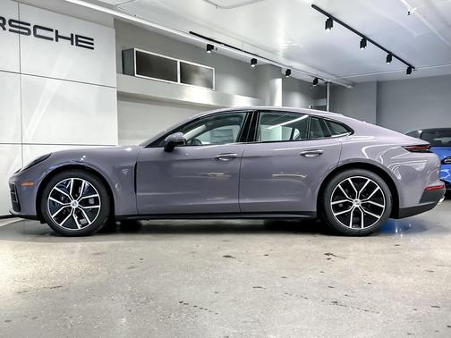 2025 Porsche Panamera 4