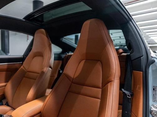 2025 Porsche 911 Carrera