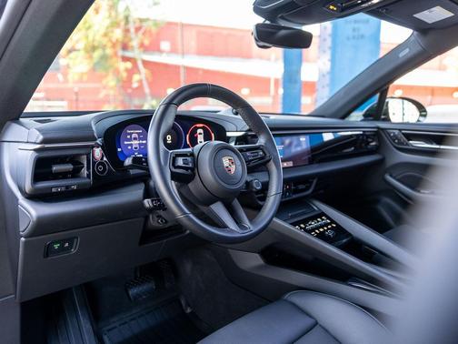 Green Metallic 2025 Porsche Macan Macan Electric