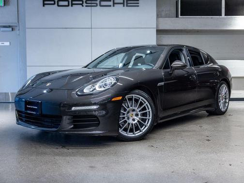 Carbon Gray Metallic 2015 Porsche Panamera 4