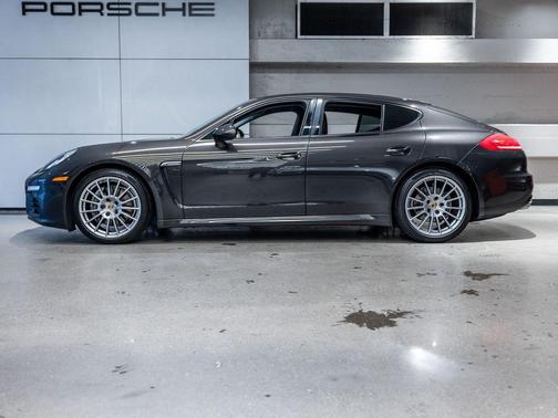 Carbon Gray Metallic 2015 Porsche Panamera 4