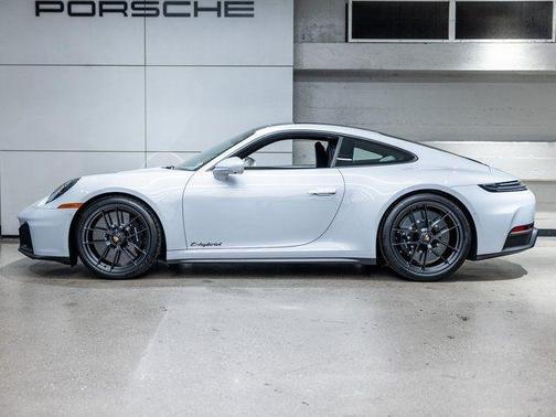 2025 Porsche 911 Carrera GTS