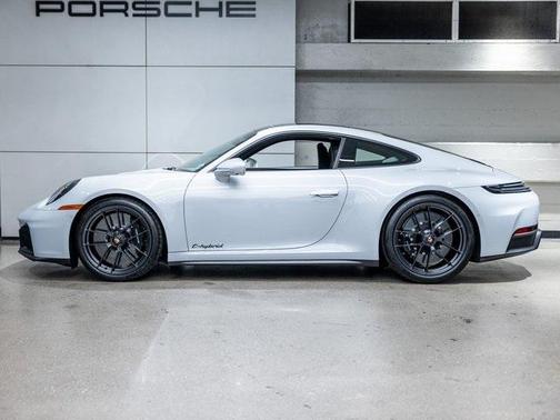 2025 Porsche 911 Carrera GTS