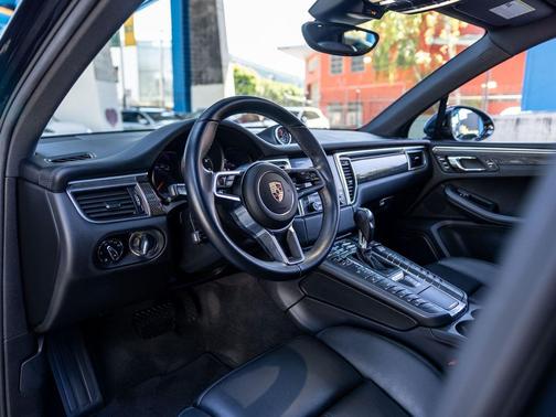 Volcano Grey Metallic 2018 Porsche Macan Macan GTS
