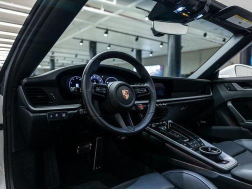 2025 Porsche 911 Carrera