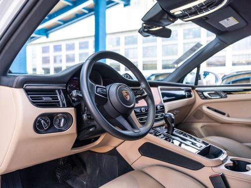 Carrara White Metallic 2024 Porsche Macan Macan