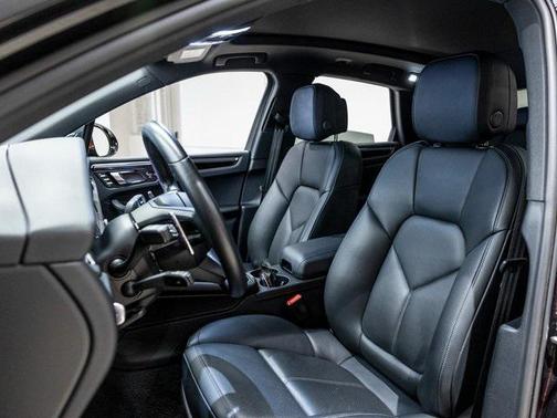2023 Porsche Macan Base
