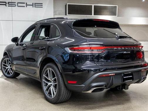 2023 Porsche Macan Base