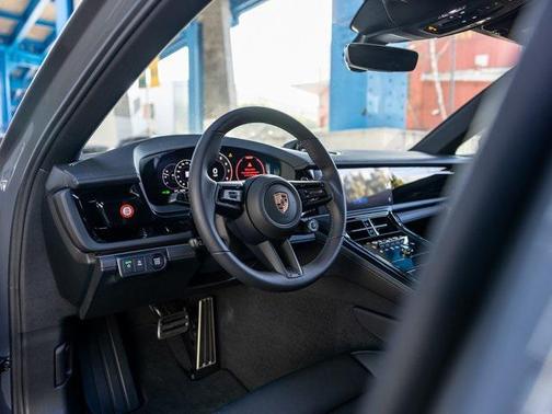 2026 Porsche Panamera 4