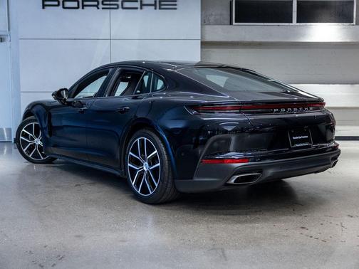 2025 Porsche Panamera 