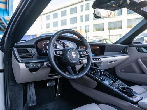 2025 Porsche 911 Carrera