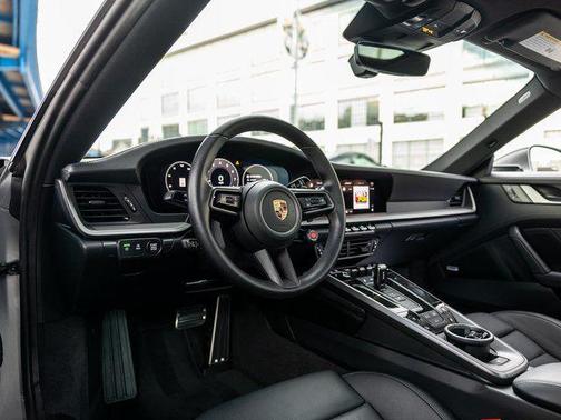 2025 Porsche 911 Carrera