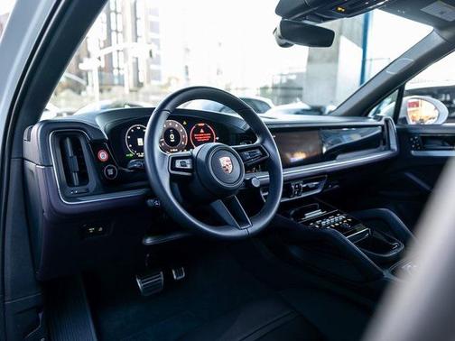 2025 Porsche Cayenne S