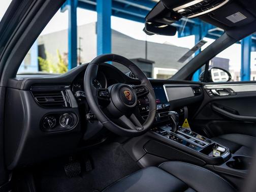 2026 Porsche Macan 
