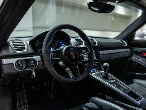 2016 Porsche Cayman GT4