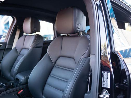 Jet Black 2025 Porsche Macan Macan
