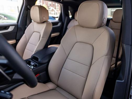 Silver Metallic 2026 Porsche Cayenne S