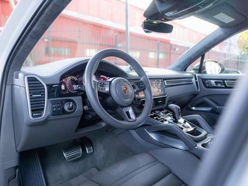 2023 Porsche Cayenne Turbo
