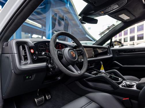 Carrara White 2026 Porsche Cayenne GTS