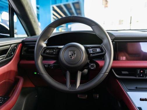 2025 Porsche Macan Turbo