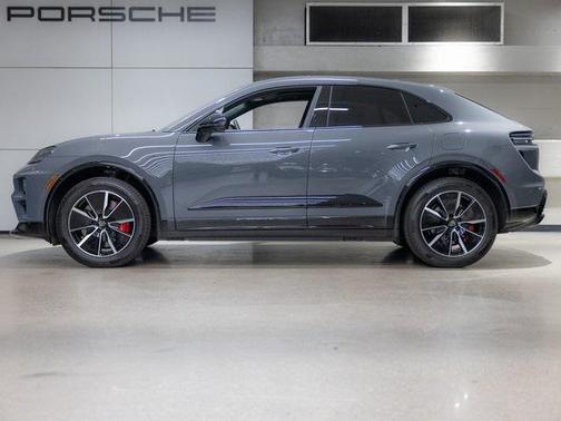2025 Porsche Macan Turbo