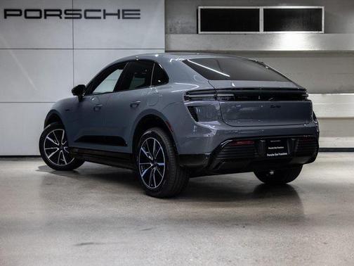 2025 Porsche Macan Turbo