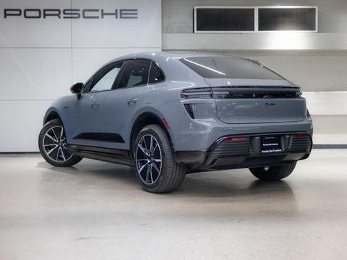 2025 Porsche Macan Turbo