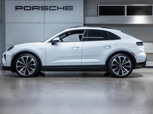 2025 Porsche Macan 4S