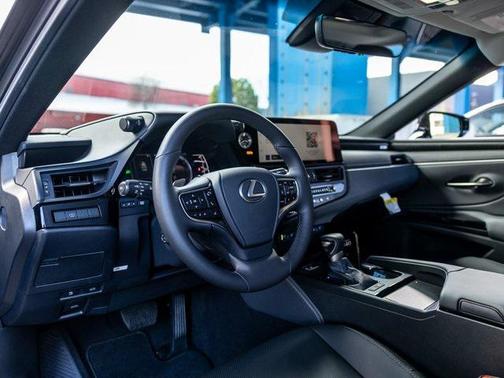 2025 Lexus ES 300h Base