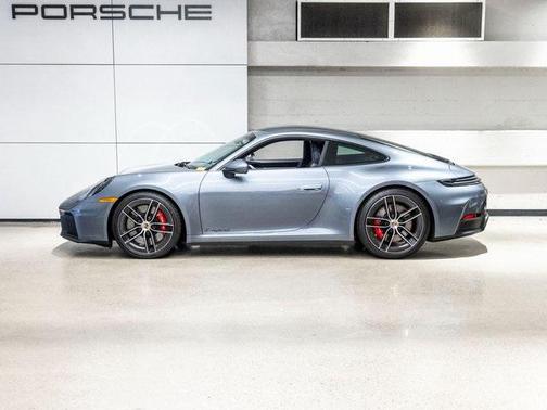 2025 Porsche 911 Carrera 4 GTS