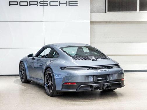 2025 Porsche 911 Carrera 4 GTS