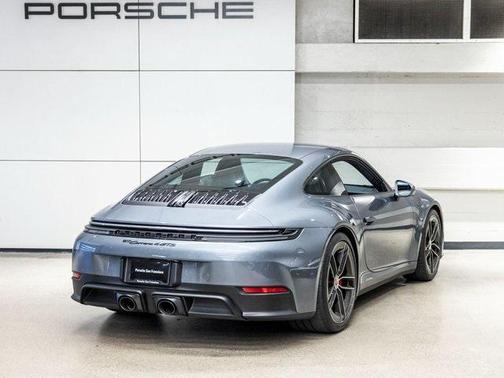 2025 Porsche 911 Carrera 4 GTS