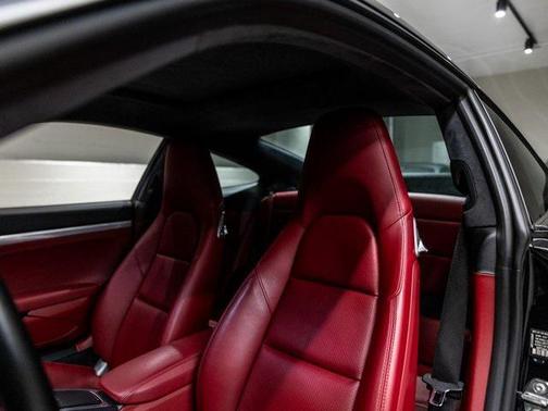 2018 Porsche 911 Carrera