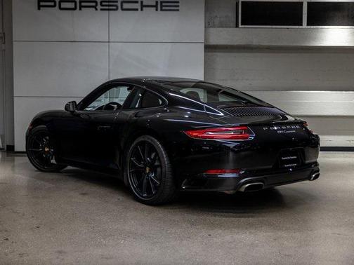 2018 Porsche 911 Carrera