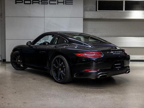 2018 Porsche 911 Carrera