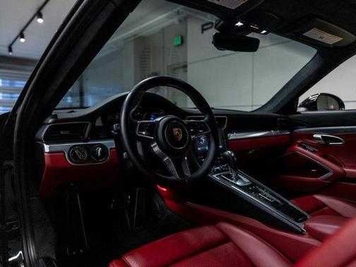 2018 Porsche 911 Carrera