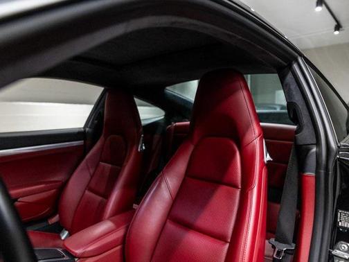 2018 Porsche 911 Carrera