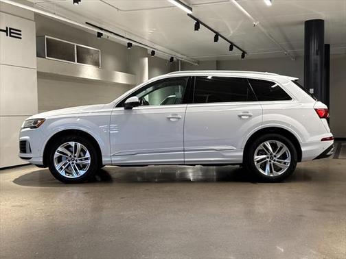2023 Audi Q7 55 Premium Plus