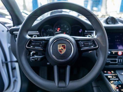 2025 Porsche Macan T