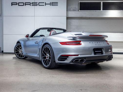 GT Silver Metallic 2017 Porsche 911 Turbo