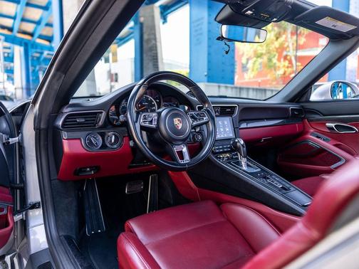 GT Silver Metallic 2017 Porsche 911 Turbo