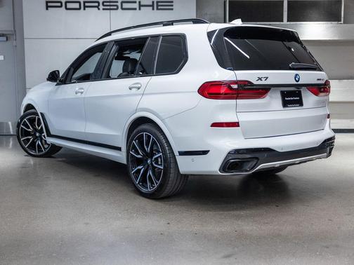 Alpine White 2022 BMW X7 xDrive40i