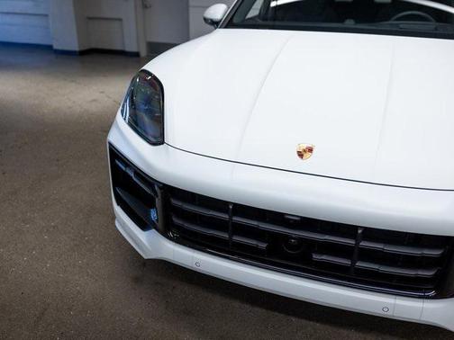 2025 Porsche Cayenne GTS